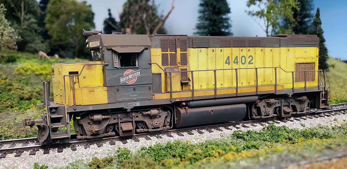 CNW 4402 running light to Galena