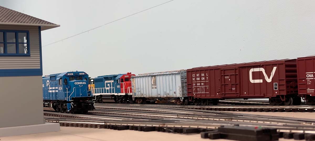 Train 271 arrives at Battle Creek East